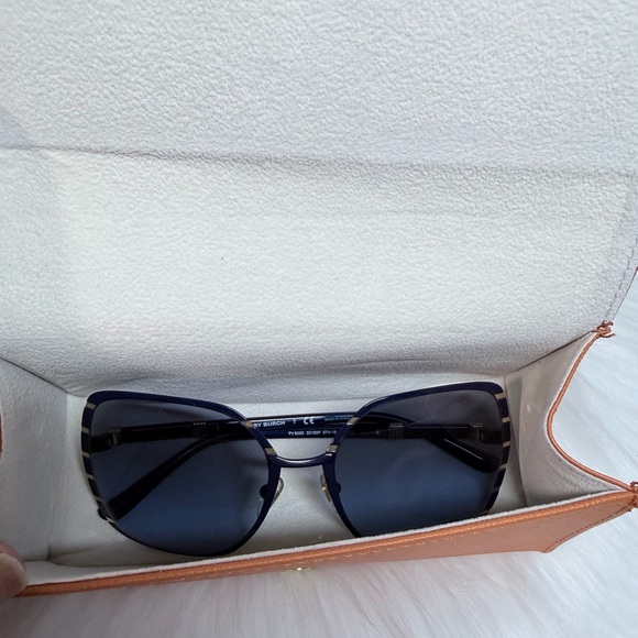 Tory Burch Blue Gradient Square Sunglasses with Gold Accents 💙 - Picture 10 of 10